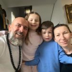 Cătălin Zmărăndescu are de furcă cu mezinul familiei