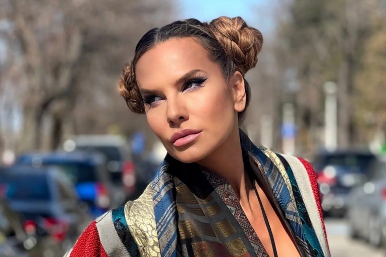 Anna Lesko și-a etalat trupul perfect la 45 de ani. Cum s-a pozat în costum de baie