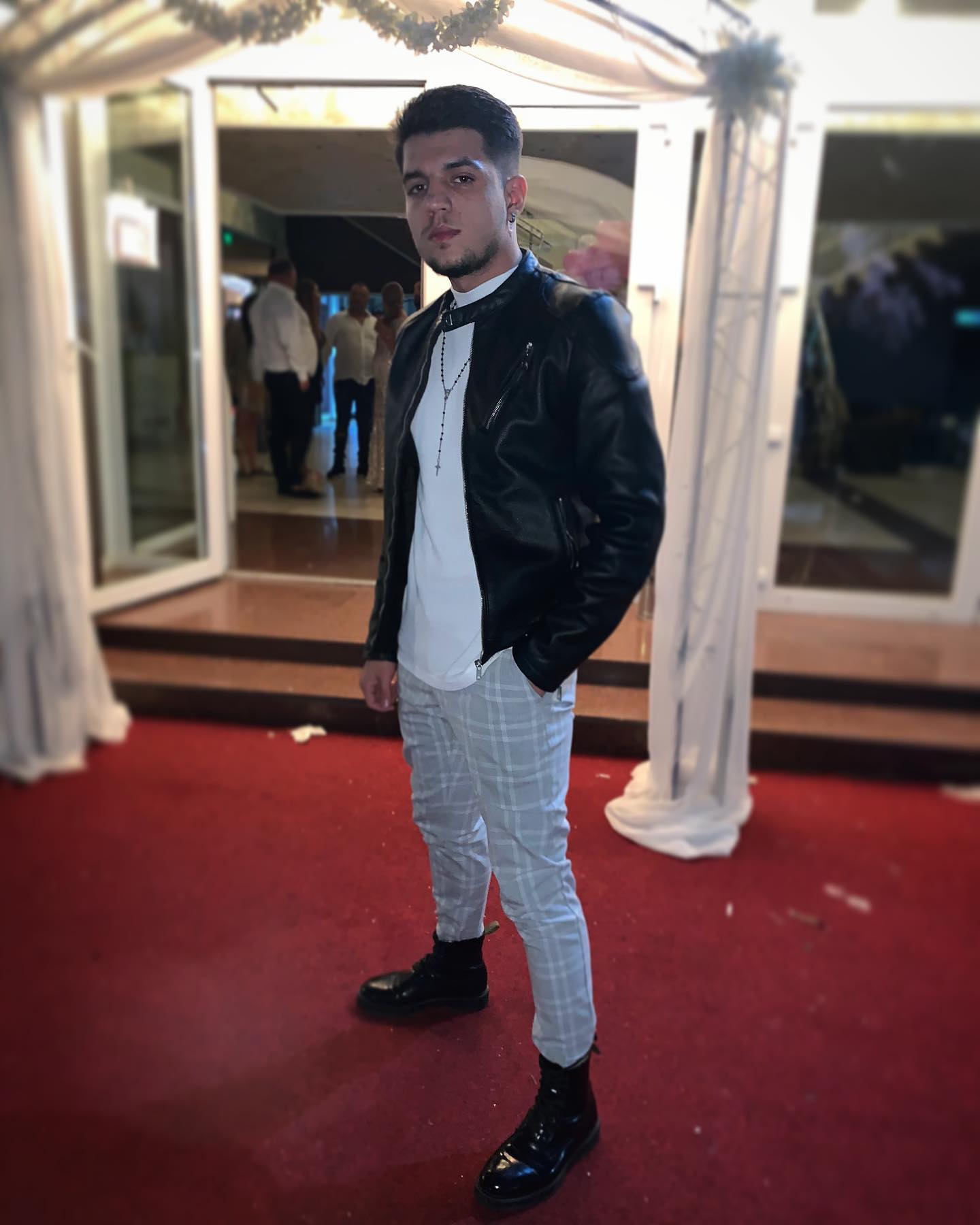 Cine este Babasha, manelistul care a urcat pe scenă la concertul Coldplay și a fost huiduit