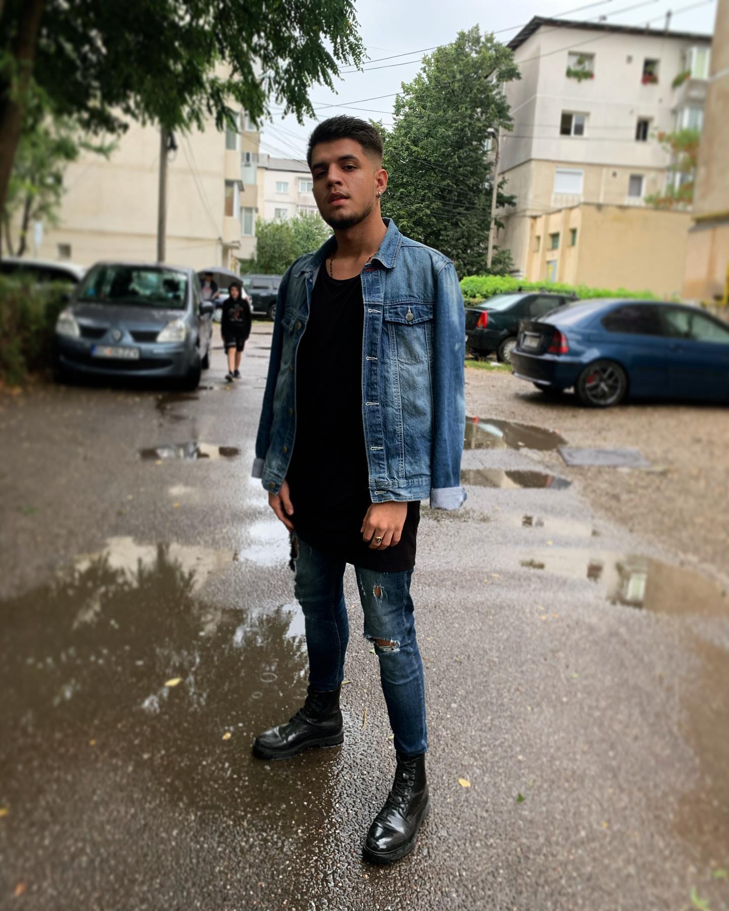 Cine este Babasha, manelistul care a urcat pe scenă la concertul Coldplay și a fost huiduit