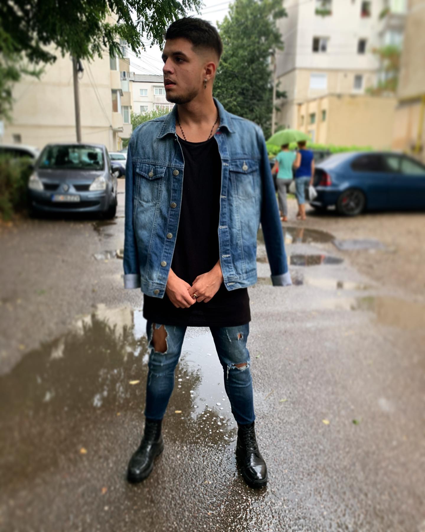 Cine este Babasha, manelistul care a urcat pe scenă la concertul Coldplay și a fost huiduit