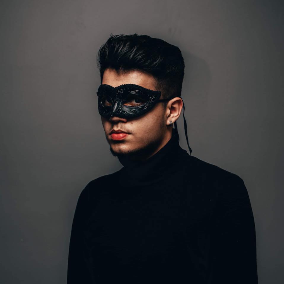 Cine este Babasha, manelistul care a urcat pe scenă la concertul Coldplay și a fost huiduit