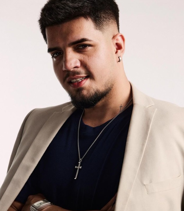 Cine este Babasha, manelistul care a urcat pe scenă la concertul Coldplay și a fost huiduit