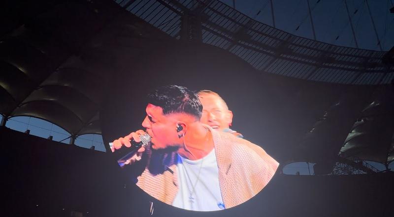 Cine este Babasha, manelistul care a urcat pe scenă la concertul Coldplay și a fost huiduit