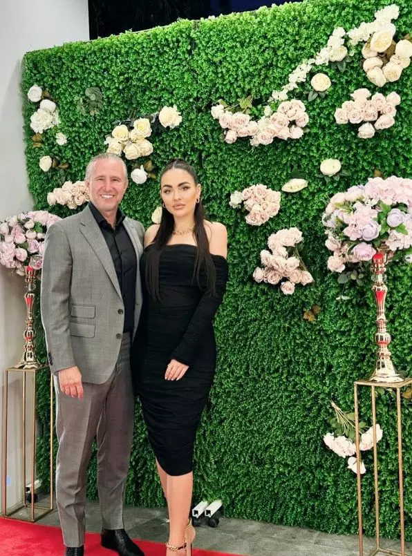 Cum arăta iubita lui Laurențiu Reghecampf, înainte de operațiile estetice. Imagini nemaivăzute cu Corina Caciuc de pe vremea când era blondă