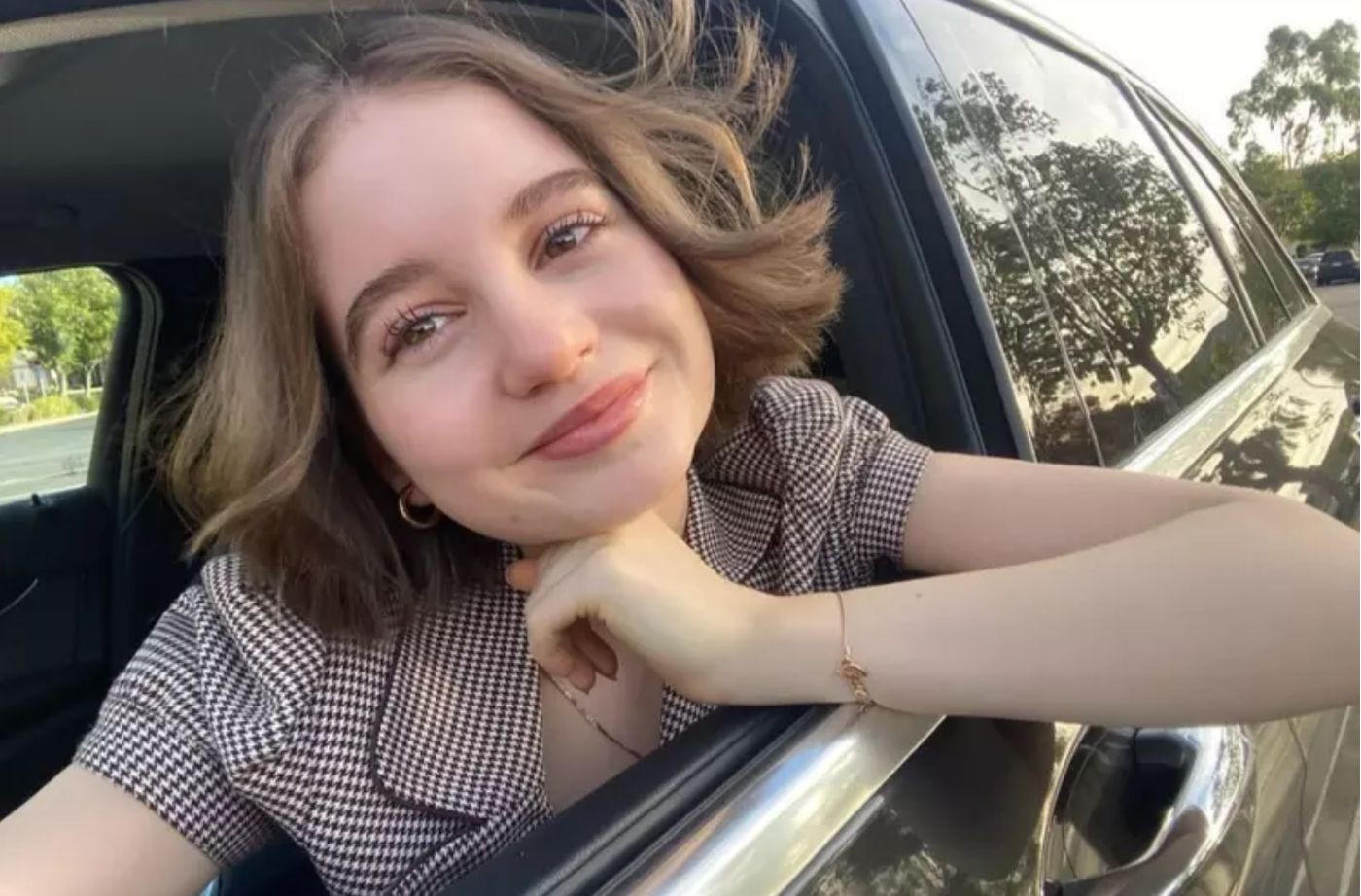 Cât de frumoasă e Irina Columbeanu la 17 ani Fiica lui Irinel Columbeanu a furat toate privirile la balul de absolvire