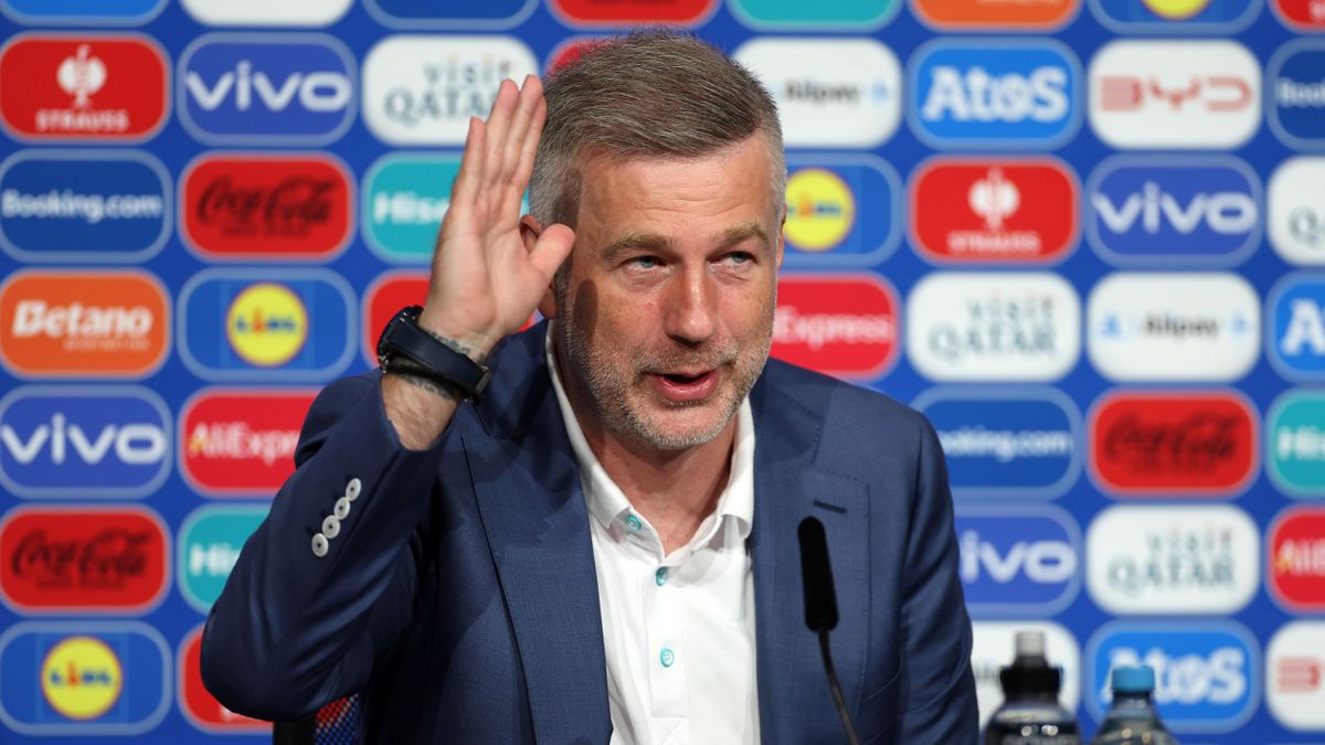 Cat de frumoasa este sotia lui Edward Iordanescu, antrenorul echipei nationale de fotbal a Romaniei 26