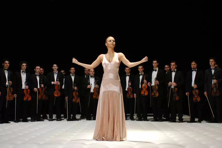 Ce mai face Cristiana Raduta, cea care a făcut furori cu hit-ul Amor, amor 18