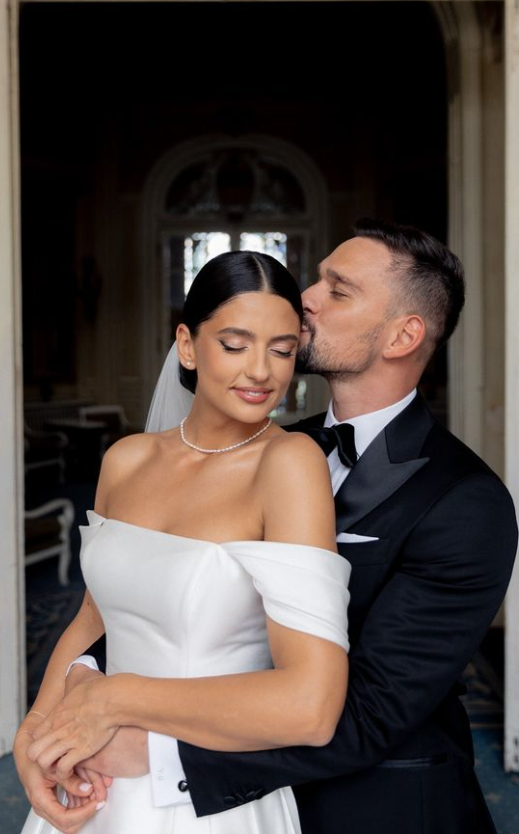 Ce a făcut Oana Moșneagu cu rochia de mireasă. E complet distrusă, dar a meritat. ”Rămân amintiri prețioase”