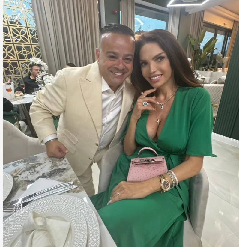 Cristina Spatar, petrecere de lux de ziua ei de nastere, in restaurantul lui Adrian Minune 1