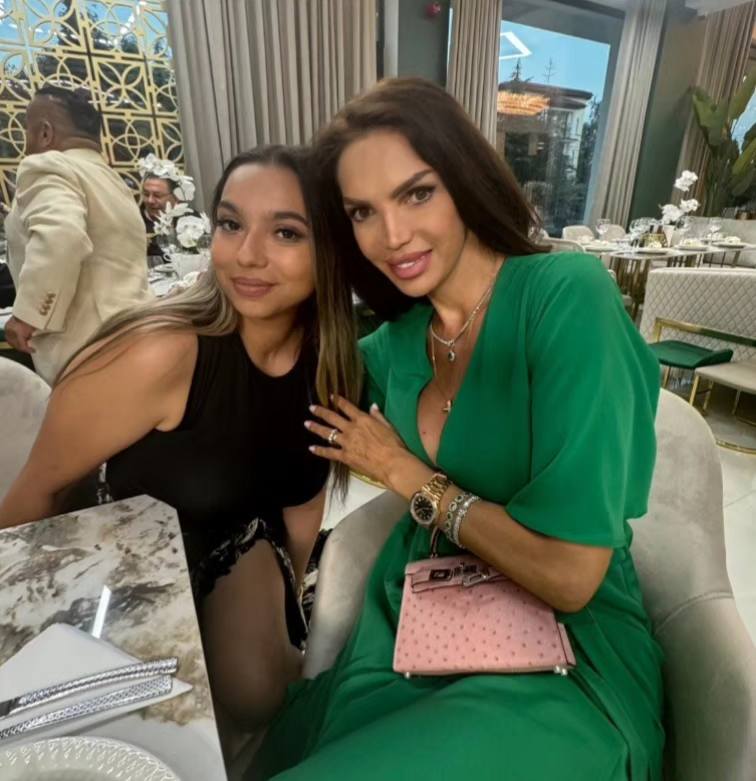 Cristina Spatar, petrecere de lux de ziua ei de nastere, in restaurantul lui Adrian Minune 2