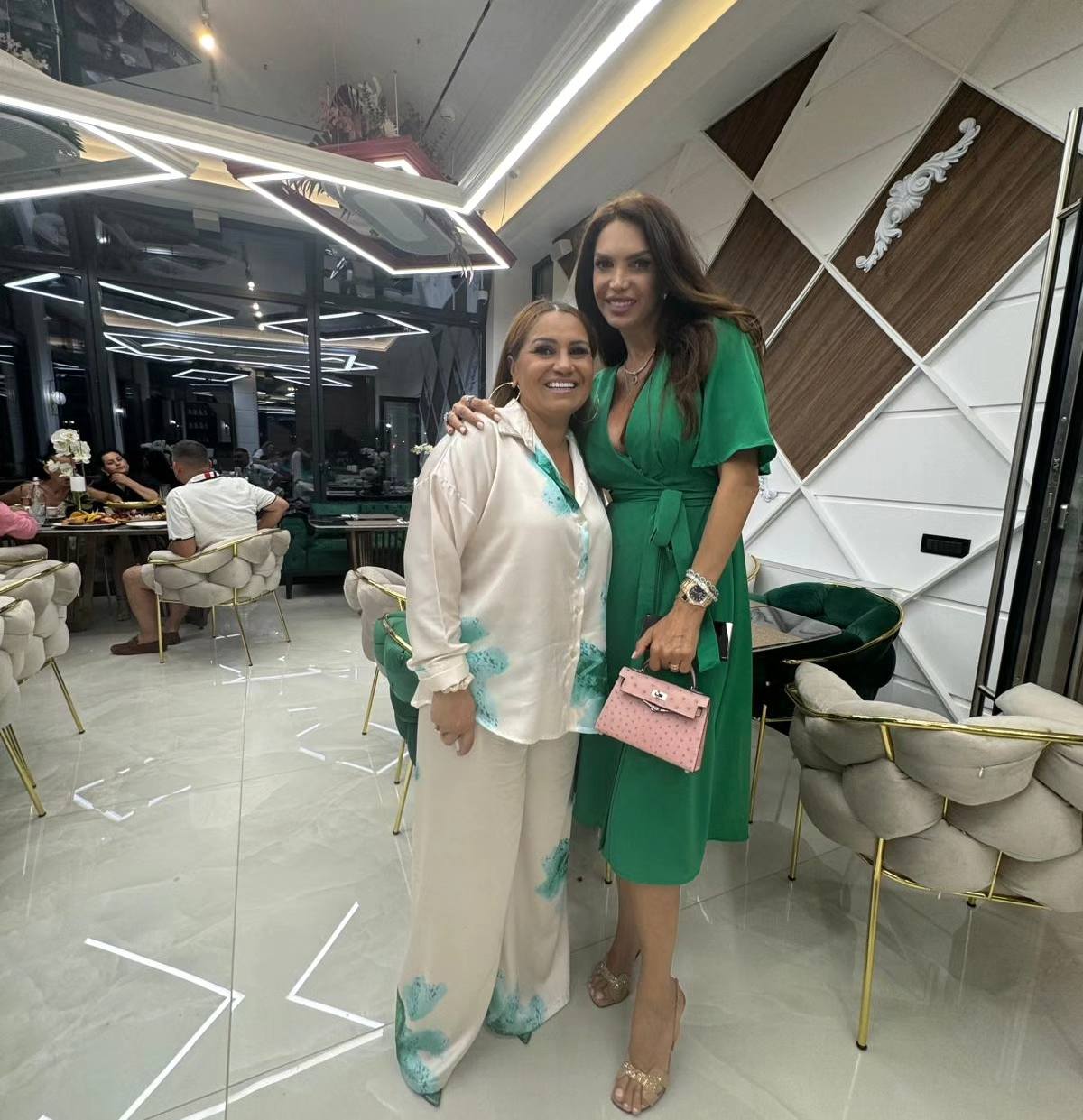 Cristina Spatar, petrecere de lux de ziua ei de nastere, in restaurantul lui Adrian Minune 3