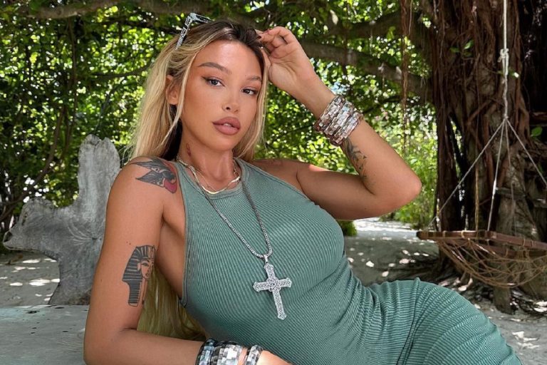 Cum arată Ema Uta în costum de baie. Fotografiile fierbinți cu care viitorea soție a lui Alex Bodi a strâns mii de aprecieri