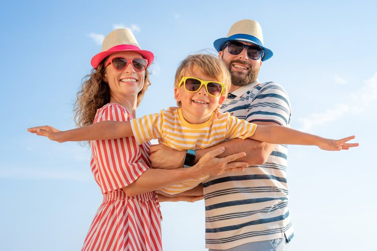 De ce acte ai nevoie pentru a călători cu un minor în străinătate. Greșeala majoră pe care foarte mulți părinți o fac