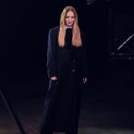 Delia, cu posteriorul la vedere pe retele sociale 16