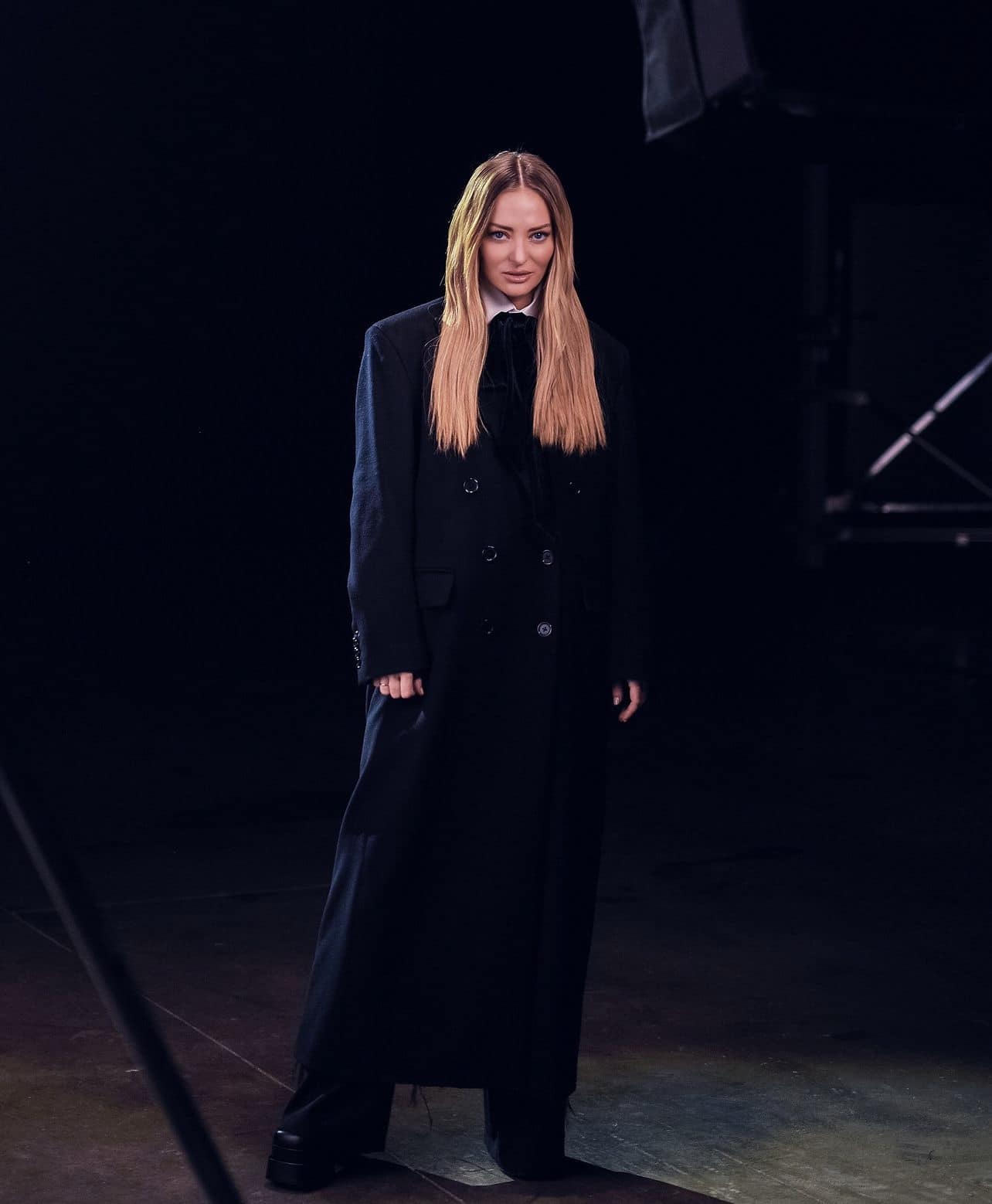 Delia, cu posteriorul la vedere pe retele sociale 16