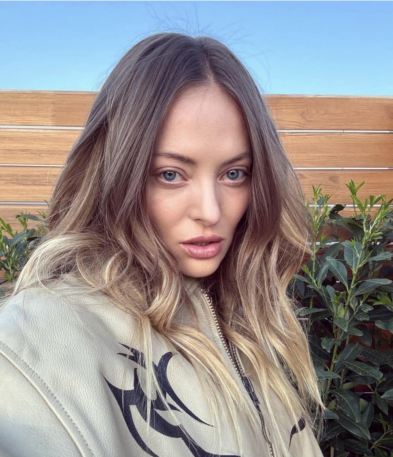 Delia, cu posteriorul la vedere pe retele sociale 2