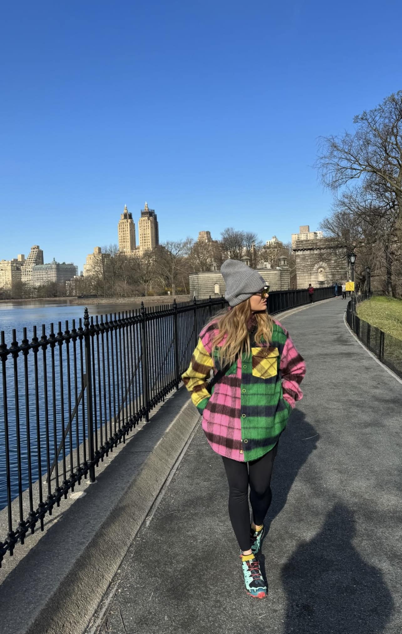 Delia, cu posteriorul la vedere pe retele sociale 4