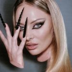 Delia, cu posteriorul la vedere pe retele sociale 8