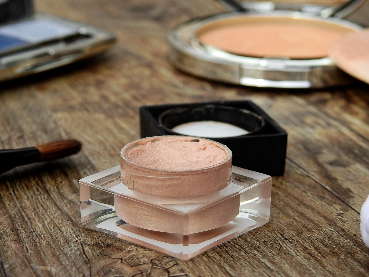 Diferența dintre pudra compactă și pudra translucidă