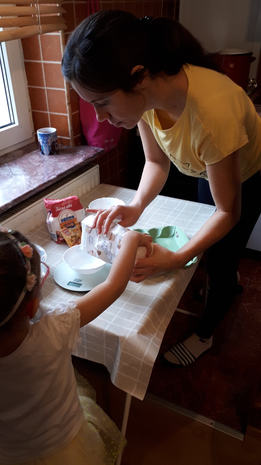 Cum și-a făcut apariția iubita lui Nicușor Dan, Mirabela Grădinaru, la vot