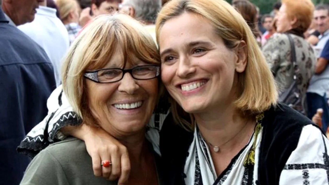 Imagini impresionante cu Andreea Esca și mama ei, din tinerețe 6