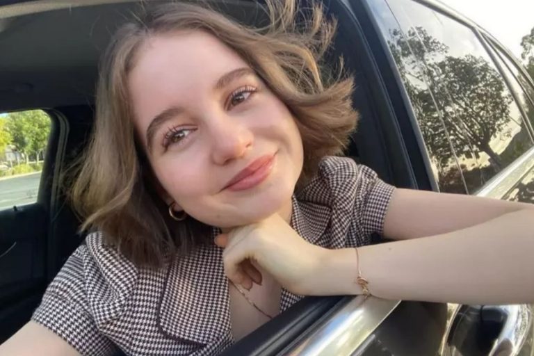 Irina Columbeanu, ținută de mii de euro. Tânăra a făcut ravagii în Cluj-Napoca, unde a mers să se plimbe împreună cu tatăl ei