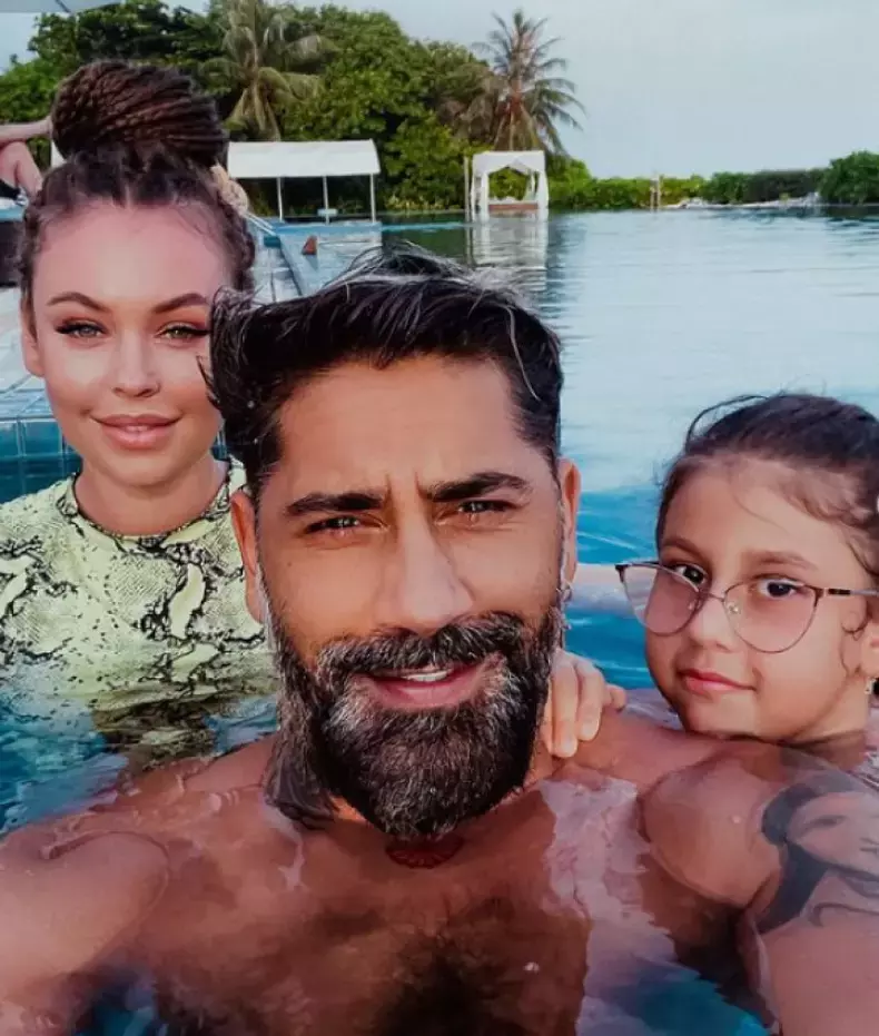 Mai locuiesc sau nu impreuna Misha si Connect-R 3