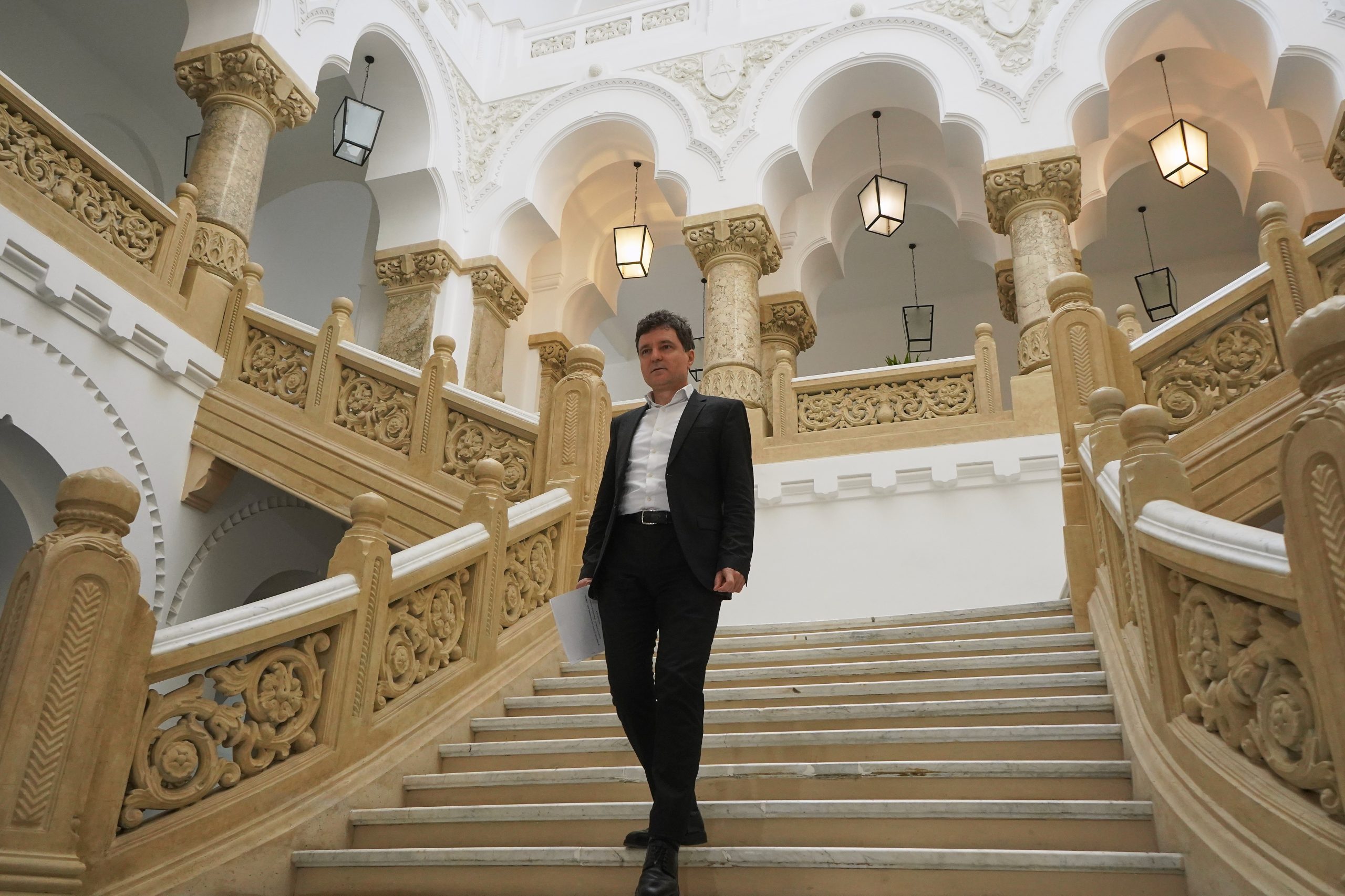 Cum și-a făcut apariția iubita lui Nicușor Dan, Mirabela Grădinaru, la vot