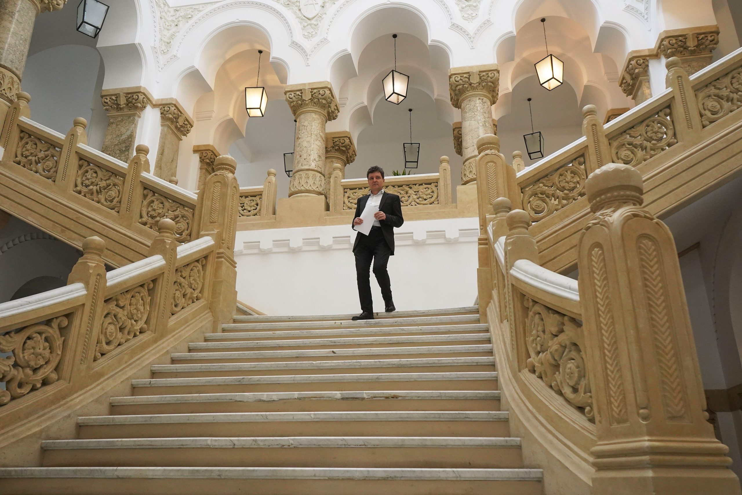 Cum și-a făcut apariția iubita lui Nicușor Dan, Mirabela Grădinaru, la vot