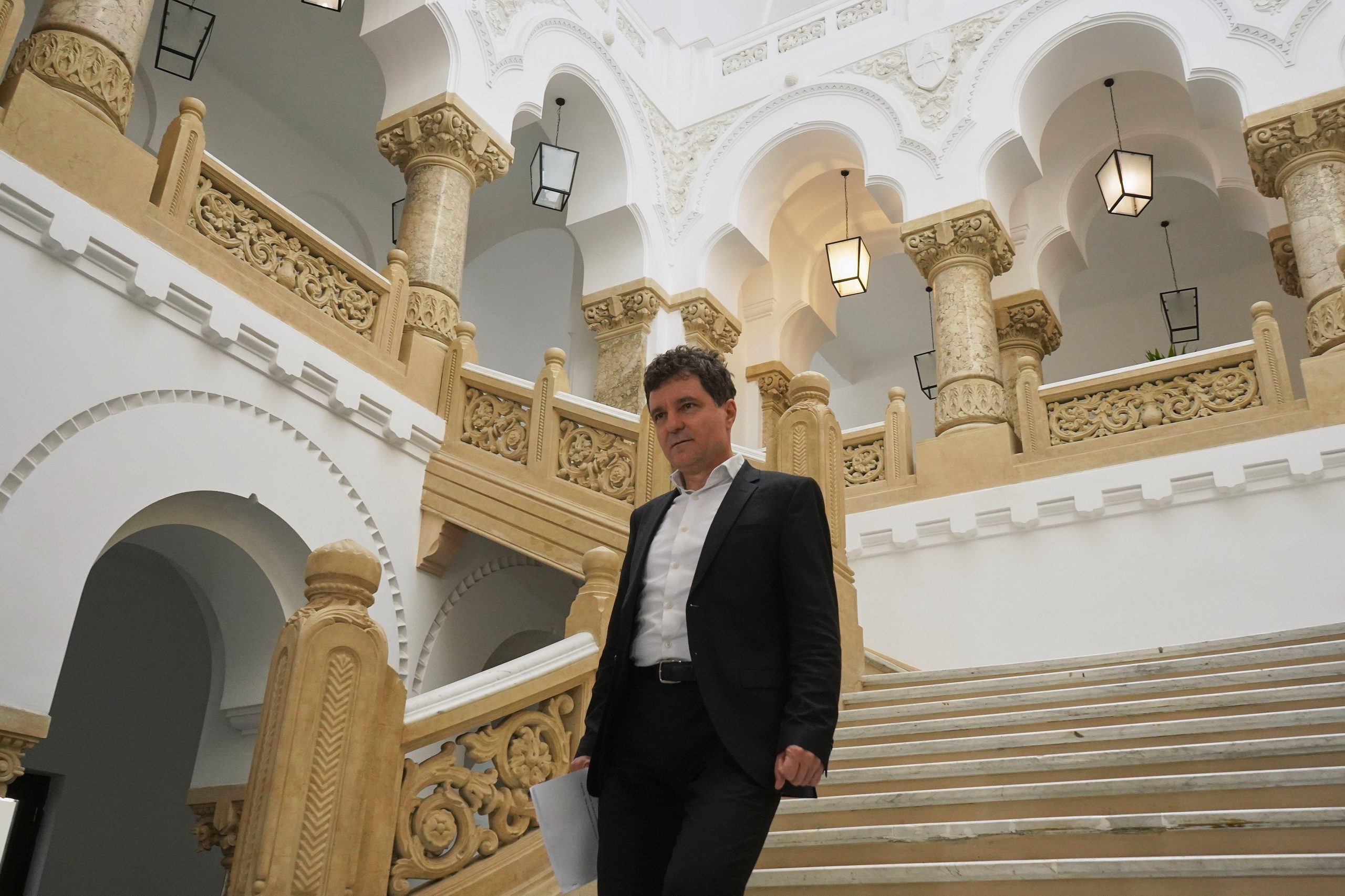 Cum și-a făcut apariția iubita lui Nicușor Dan, Mirabela Grădinaru, la vot