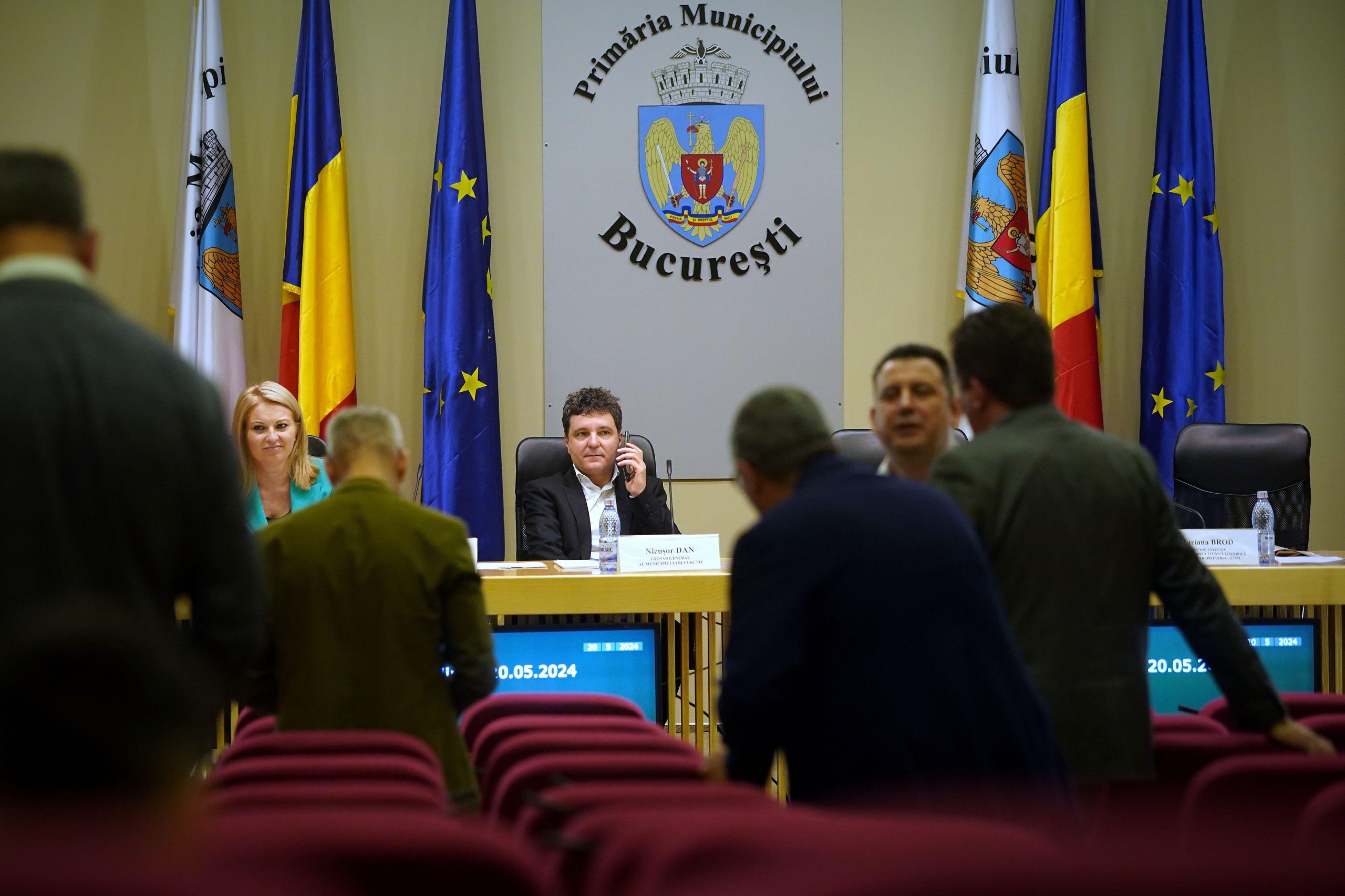 Cum și-a făcut apariția iubita lui Nicușor Dan, Mirabela Grădinaru, la vot