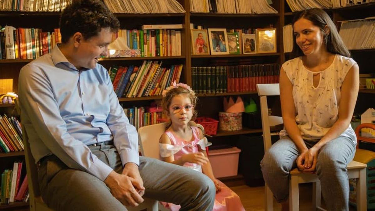 Cum și-a făcut apariția iubita lui Nicușor Dan, Mirabela Grădinaru, la vot