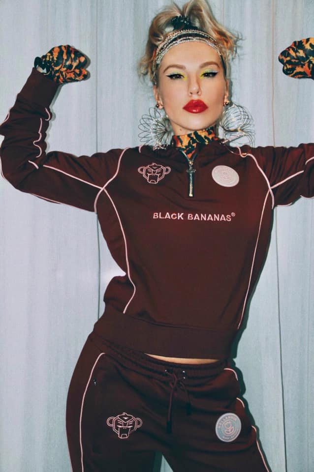 Recunosti fetita din imagine 13