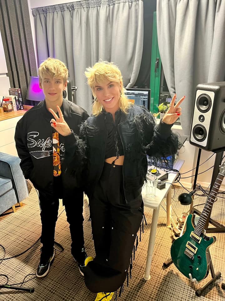 Recunosti fetita din imagine 5