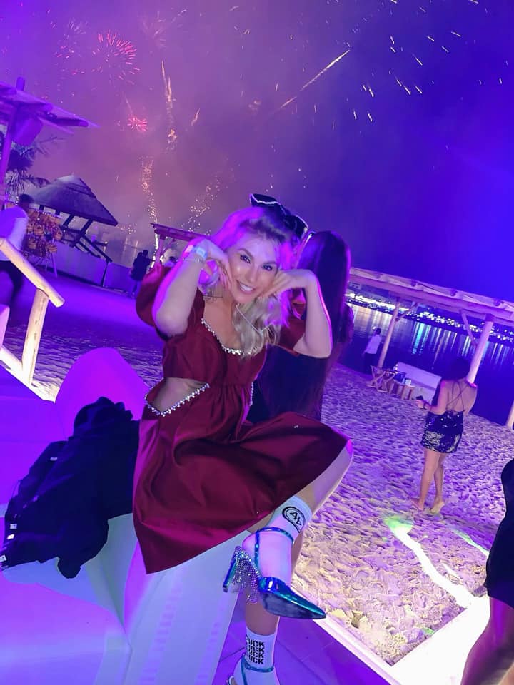 Recunosti fetita din imagine 8