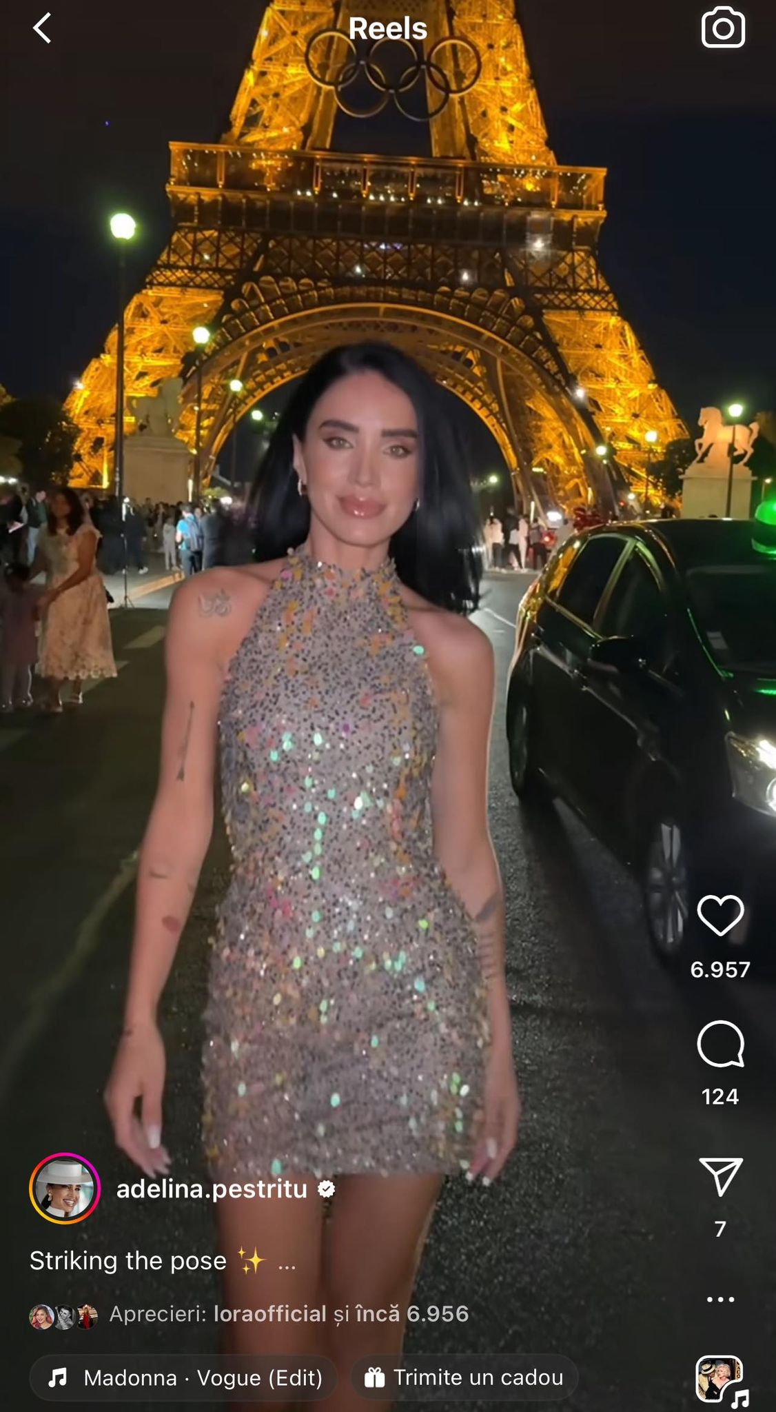 Rochia minuscula cu care Adelina Pestritu a defilat pe strazile din Paris 1