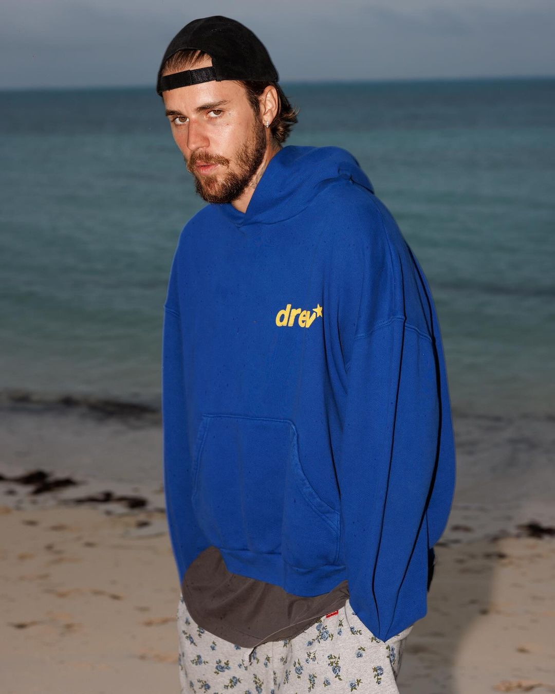 Sotia lui Justin Bieber, aparitie sexy cu burtica de gravida 10