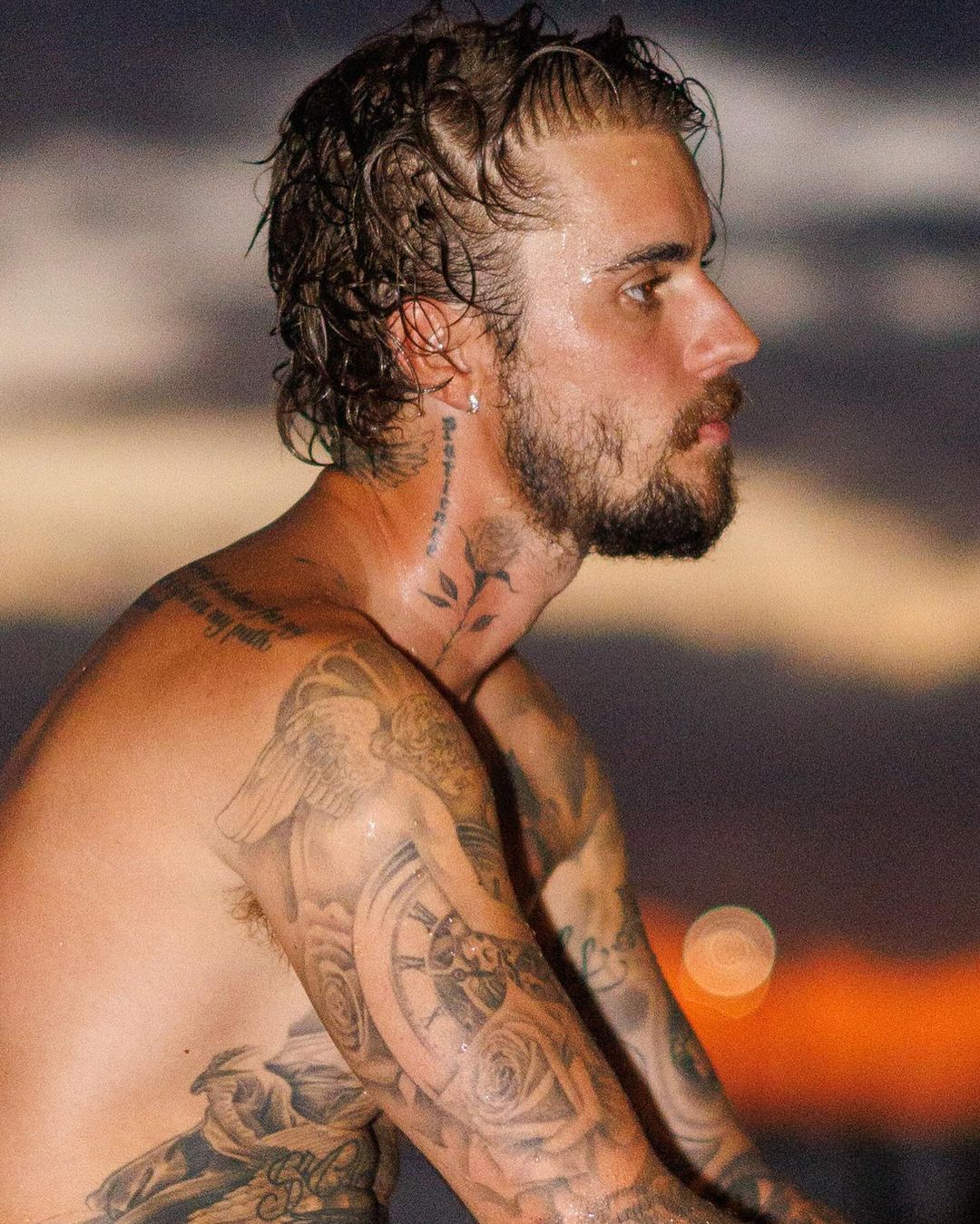 Sotia lui Justin Bieber, aparitie sexy cu burtica de gravida 11