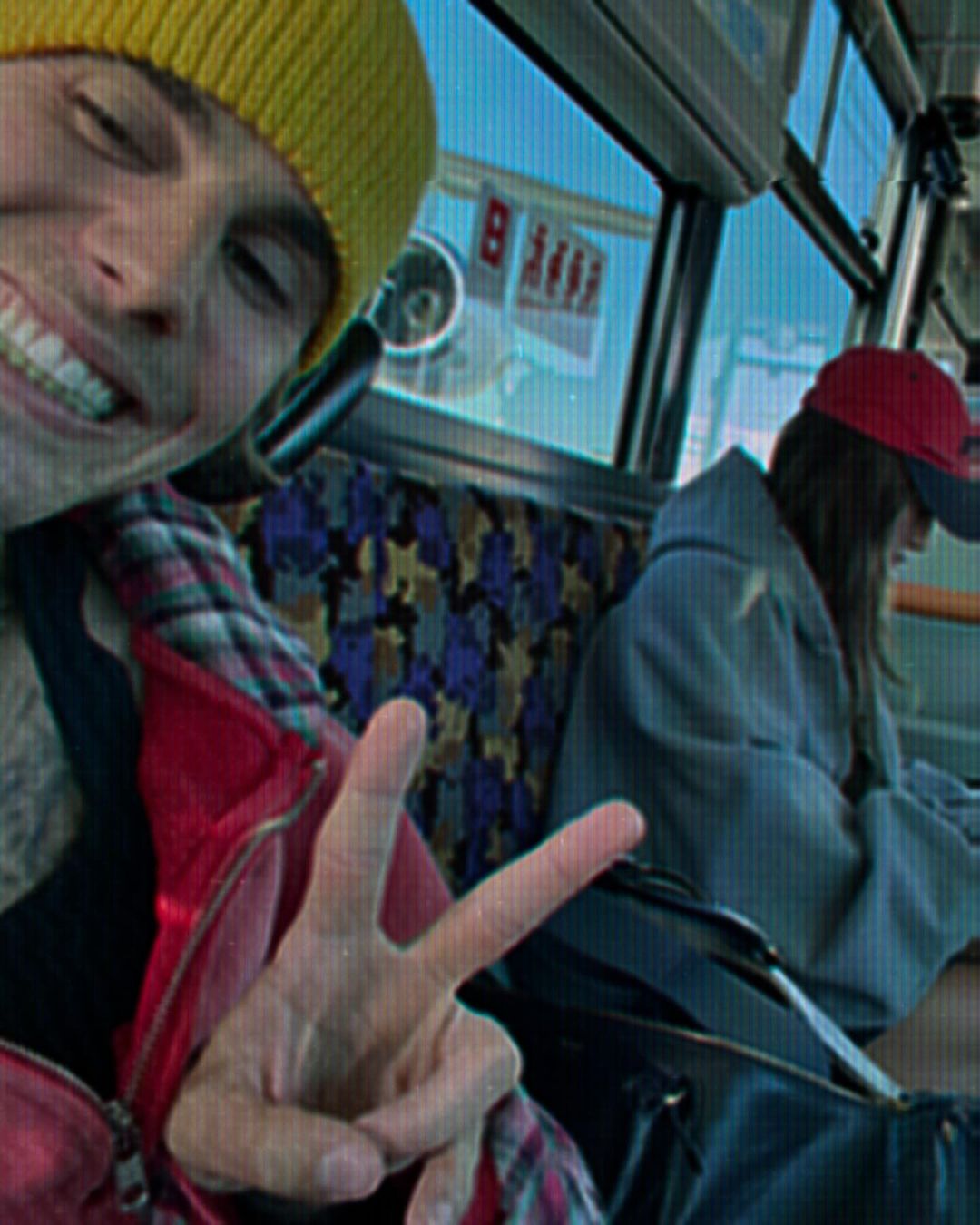 Sotia lui Justin Bieber, aparitie sexy cu burtica de gravida 4