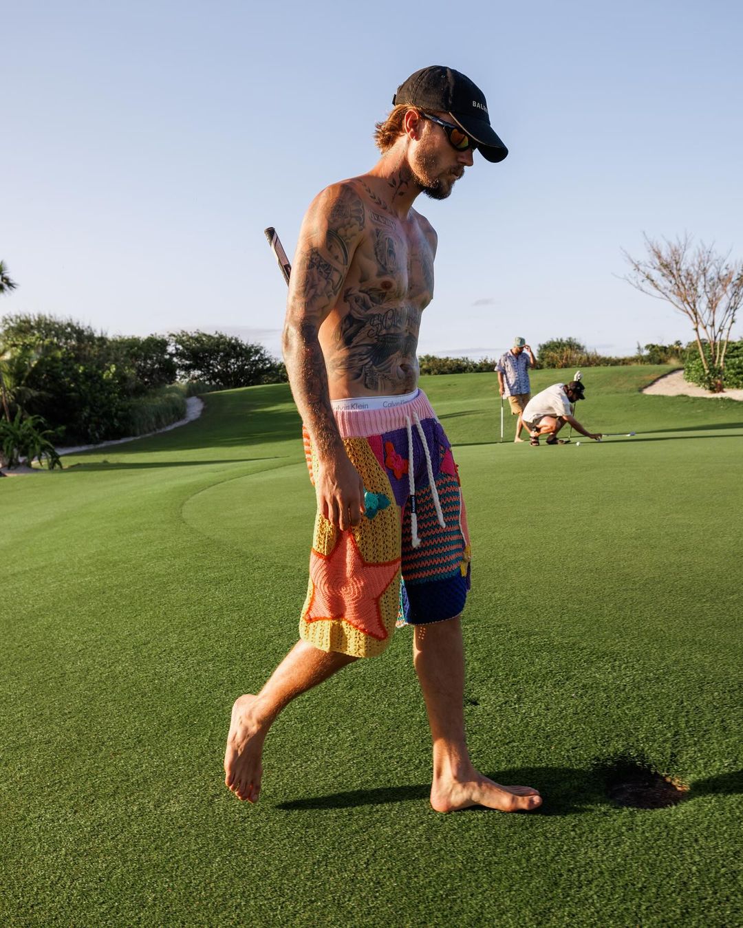 Sotia lui Justin Bieber, aparitie sexy cu burtica de gravida 8