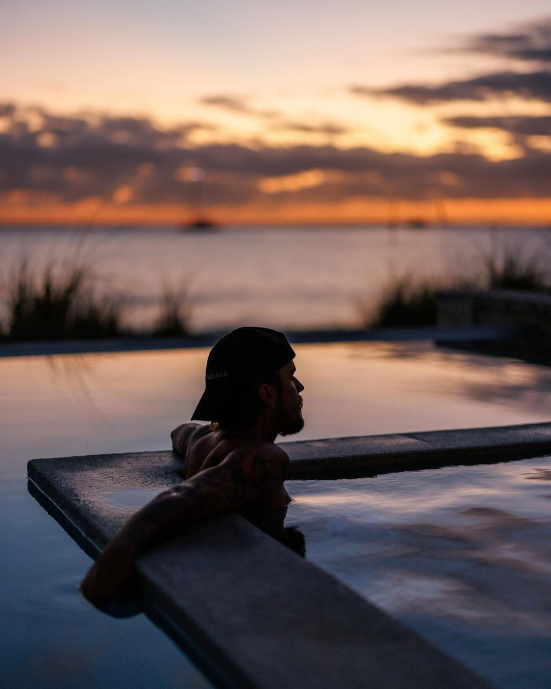 Sotia lui Justin Bieber, aparitie sexy cu burtica de gravida 9