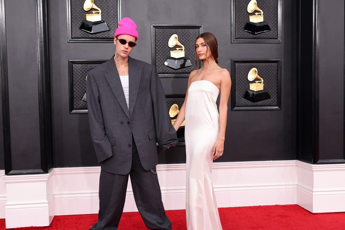 Sotia lui Justin Bieber, aparitie sexy cu burtica de gravida