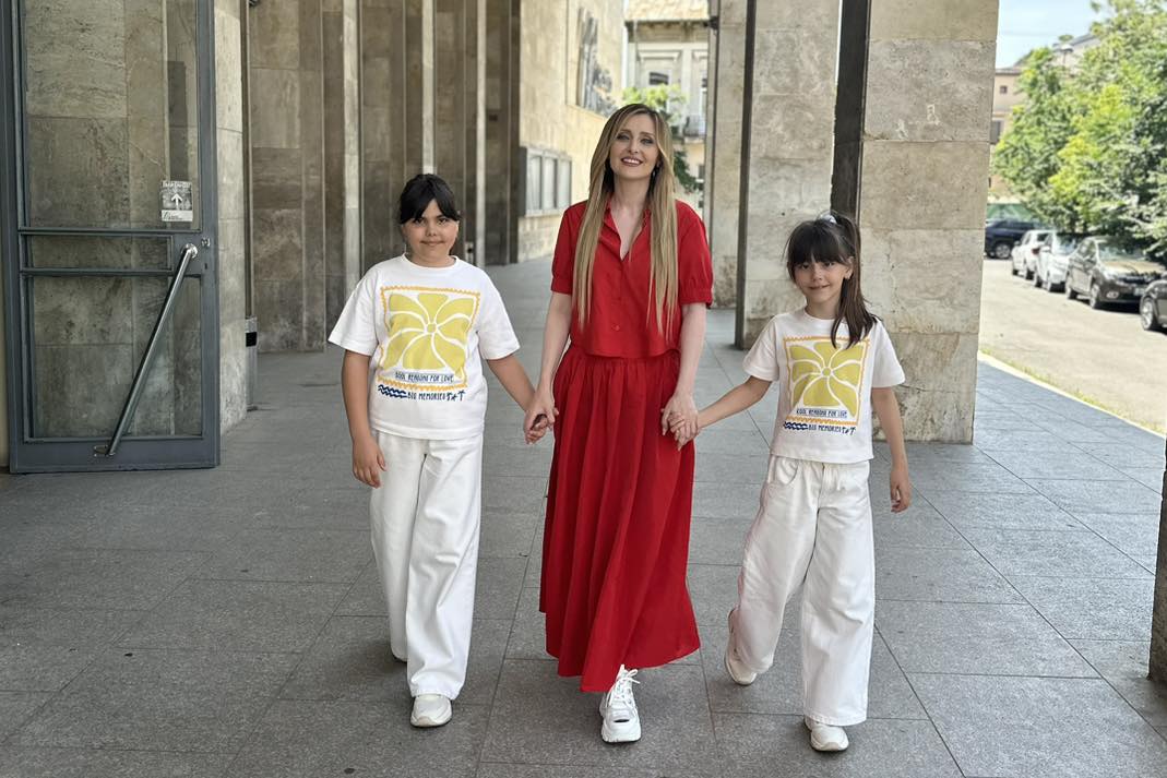 Alina Sorescu isi va petrece vara alaturi de fiicele ei 2