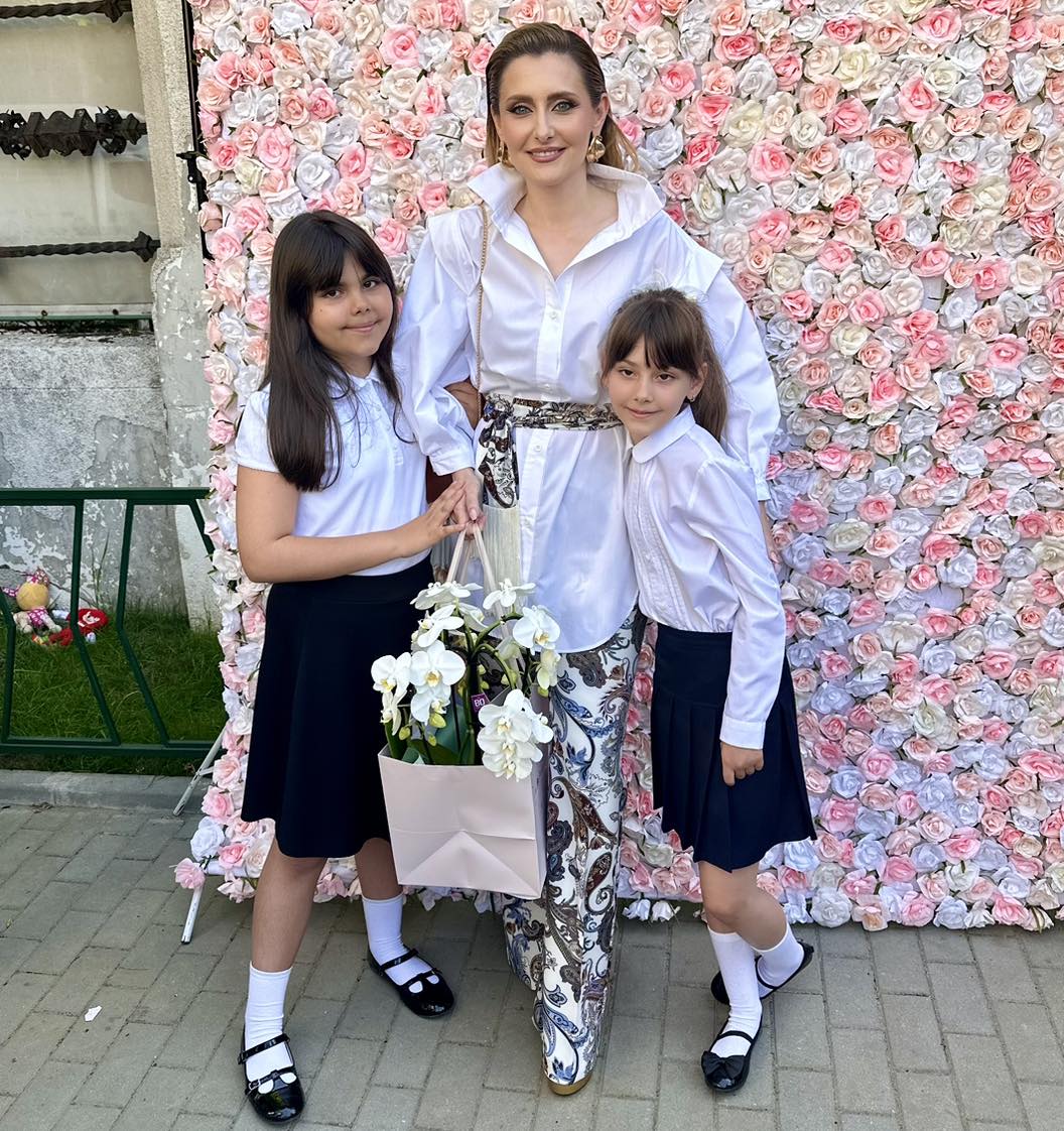 Alina Sorescu isi va petrece vara alaturi de fiicele ei 3