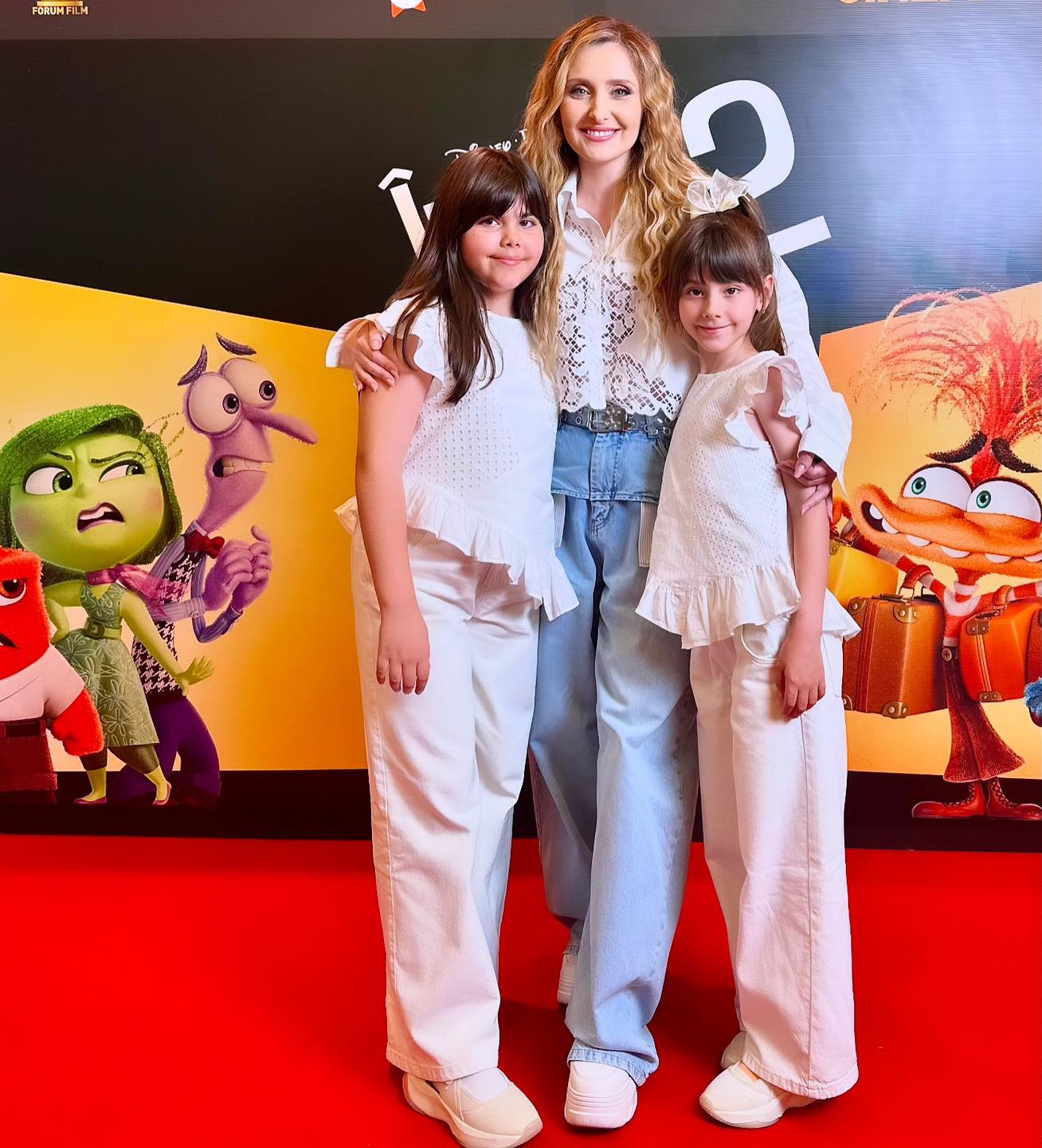 Alina Sorescu isi va petrece vara alaturi de fiicele ei 4