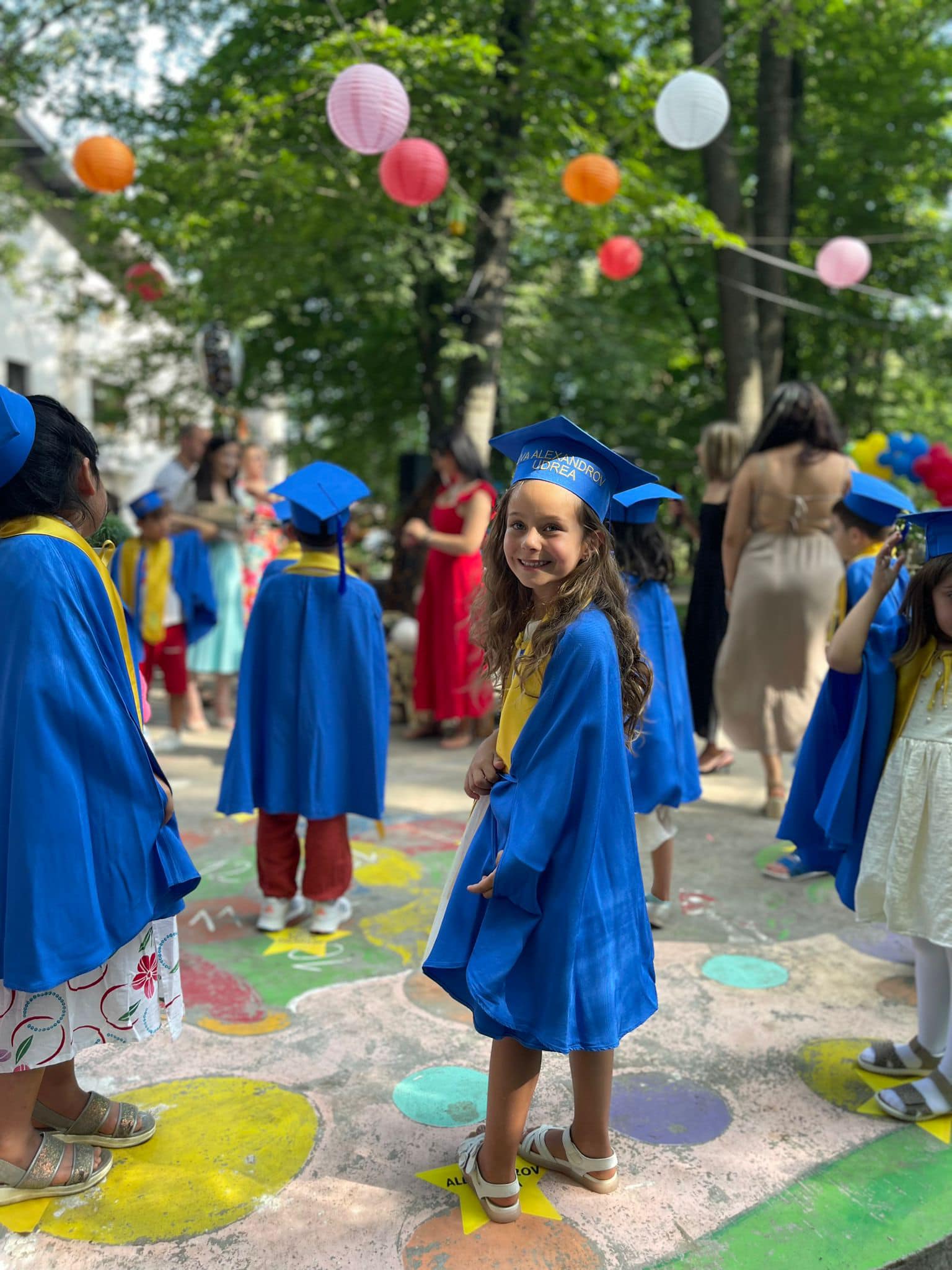 Cât de mare s-a făcut fetița Elenei Udrea! Eva a absolvit grădinița, dar mama ei a lipsit de la serbare