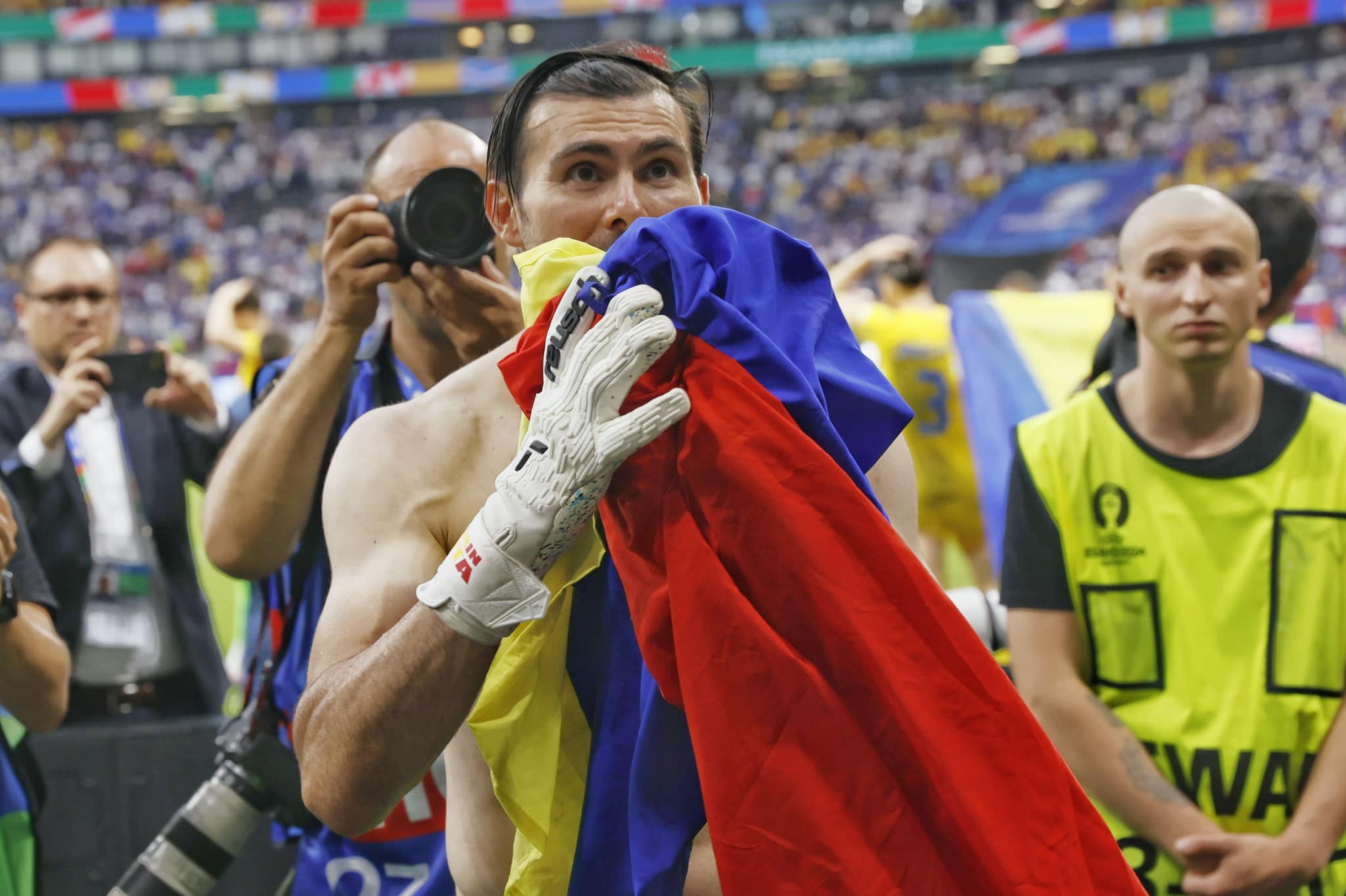 Ce urare emotionanta a primit Florin Nita, portarul echipei nationale a Romaniei, de la sotia lui, de ziua lui de nastere.