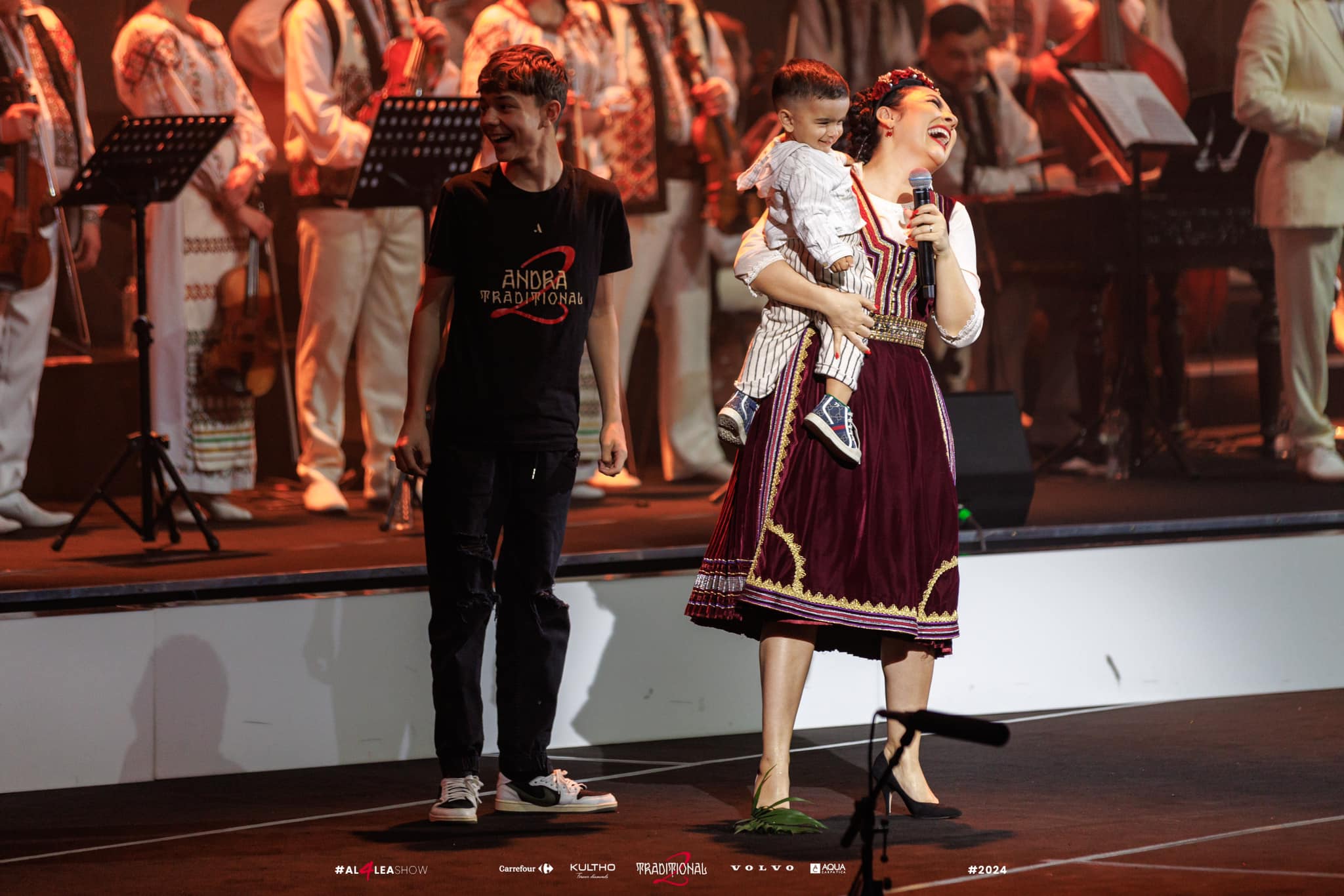 Cine sunt nasii de botez ai lui Isaia, cel de-al doilea copil al Vladutei Lupau 20