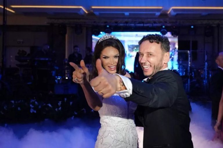 Cristina Spătar nu își dorea să ajungă la altar, atunci când a fost cerută în căsătorie de Vicențiu Mocanu: ”Mi-am jurat că nu o să mă mai căsătoresc niciodată”. Cum a făcut-o bărbatul să se răzgândească